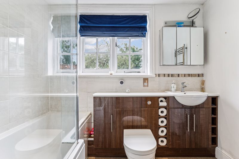 Family Bathroom- click for photo gallery